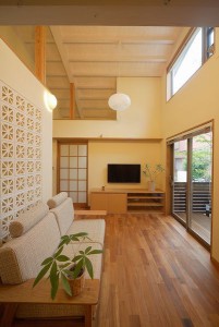 無垢・複合フローリング施工例「八角の家」追加しました