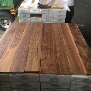 複合フローリング ブラックウォルナット／オーク入荷