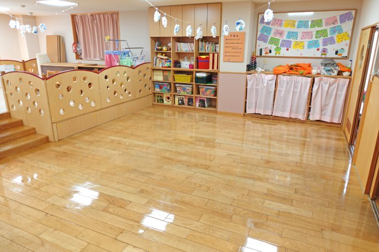 保育園や幼稚園の無垢フローリングが滑って困る方へ