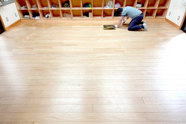 児童館の無垢フローリングが滑って困る方へ