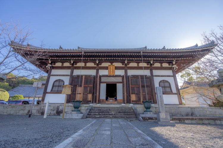 なぜお寺の無垢フローリングは滑る？７つの対策と事例