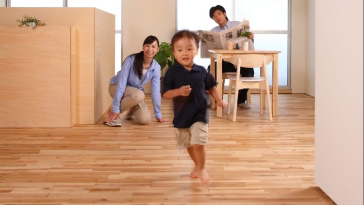 子供が無垢床で滑ってしまう4つの原因と対策とは?