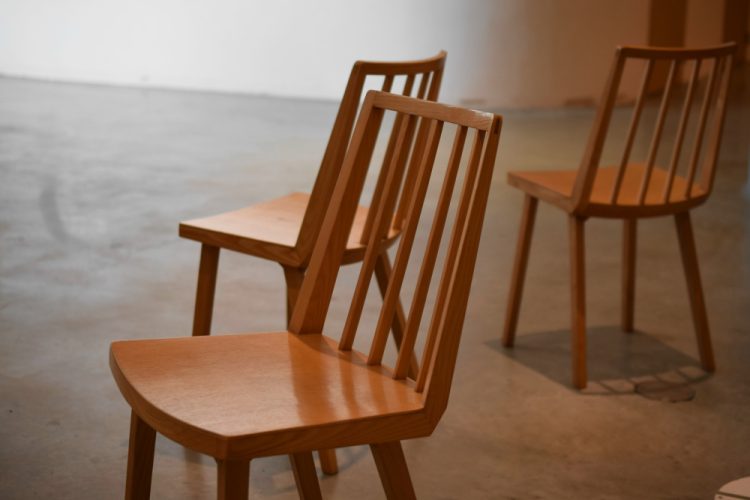 無垢材の椅子を長持ちさせるおすすめのお手入れ方法とは?