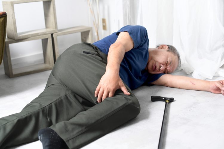 高齢者が歩きやすい滑らない無垢床リフォームとは?