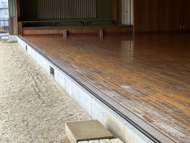 滑り止めオイルは1回塗りで大丈夫？適正な塗装回数と樹種別の吸い込み